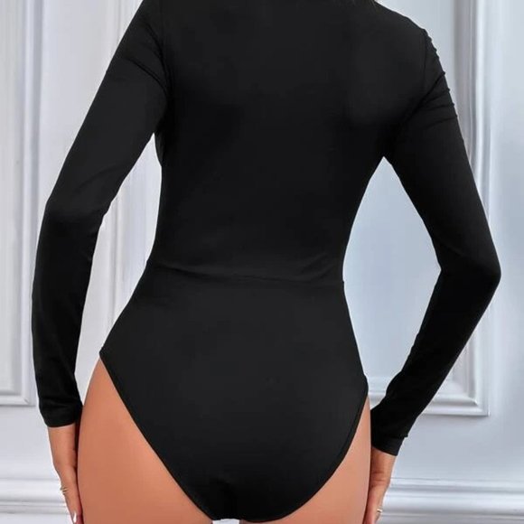 Black Lace V-Neck Bodysuit in XL - Picture 2 of 3